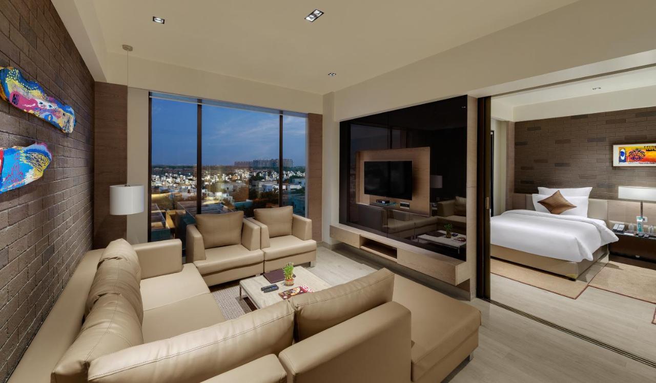 Executive Suite with One Twin Bed - Living Room and Balcony - City or Garden View - Non-Smoking - 15% Discount on Food & Beverages, 20% Discount on SPA, Comp Early Check-in / Check-out 2 hours (Subject to availability)