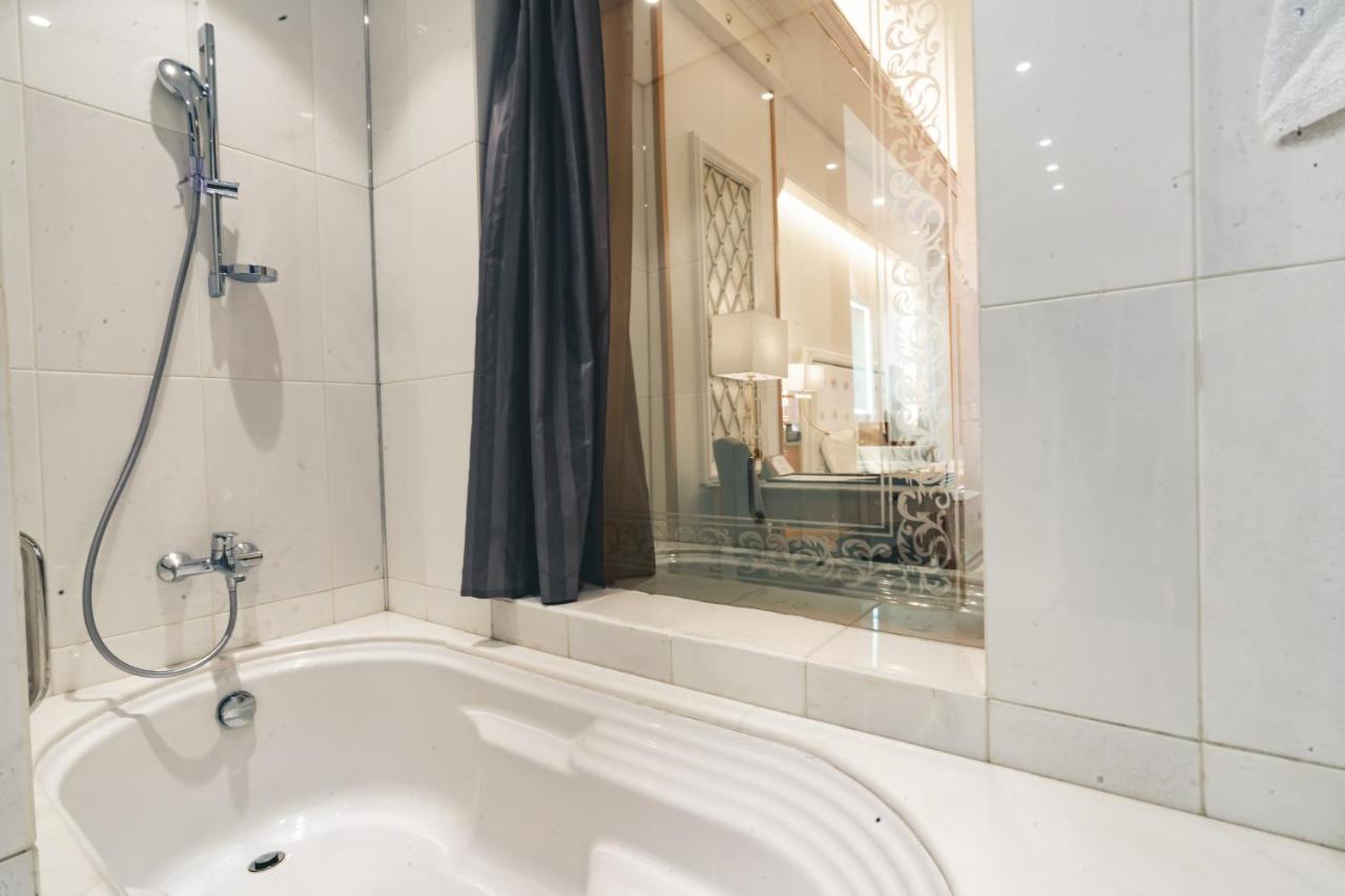 Premier Deluxe Suite