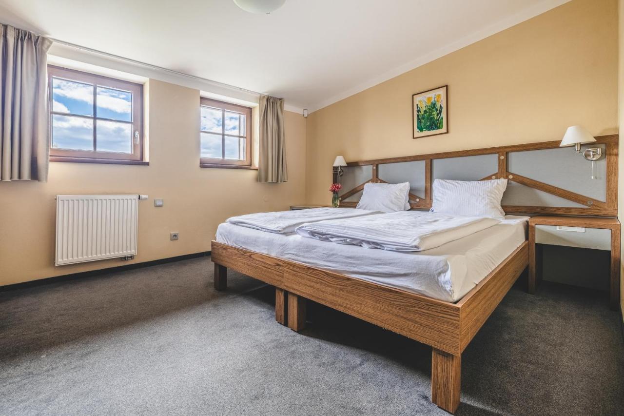 Double Room : Lake Facing