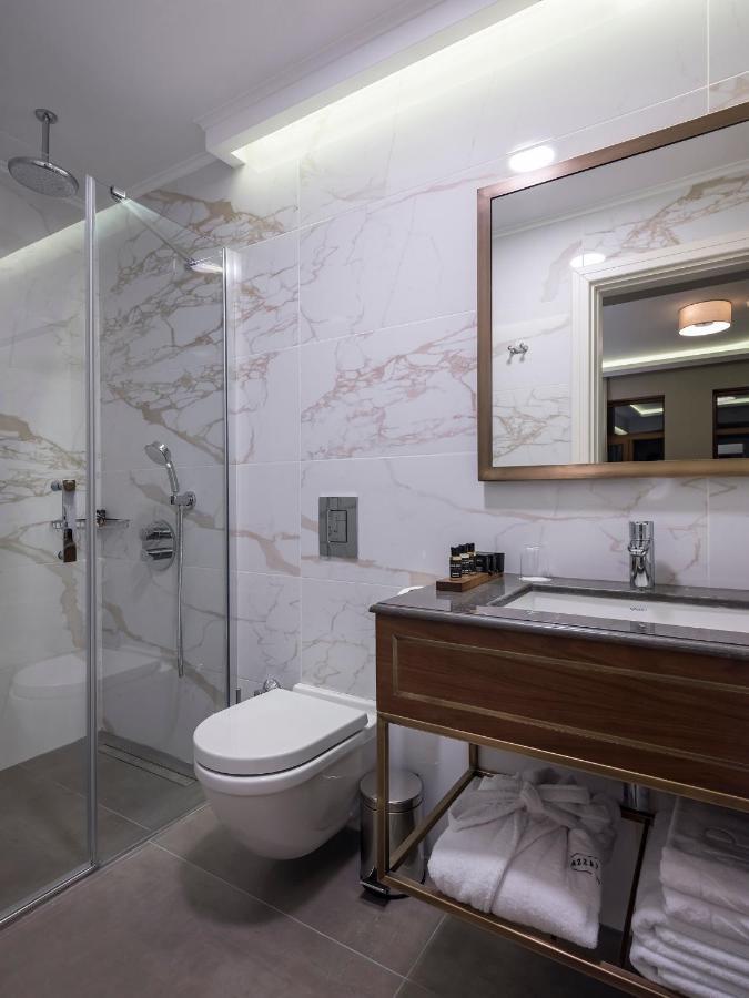 Superior Corner Room