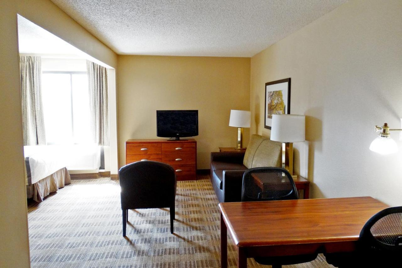 Deluxe Studio with Two Queen Beds - Non-Smoking