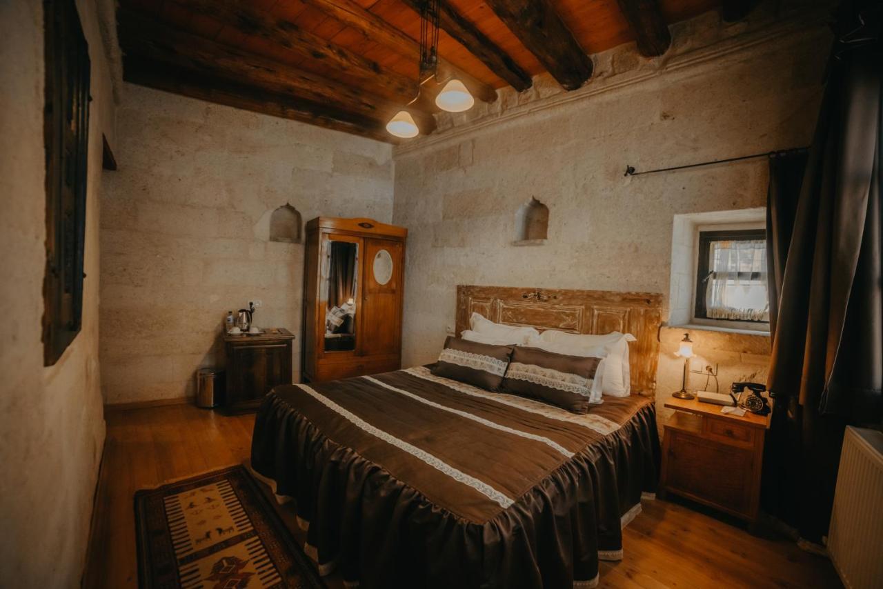 Standard Cave Room