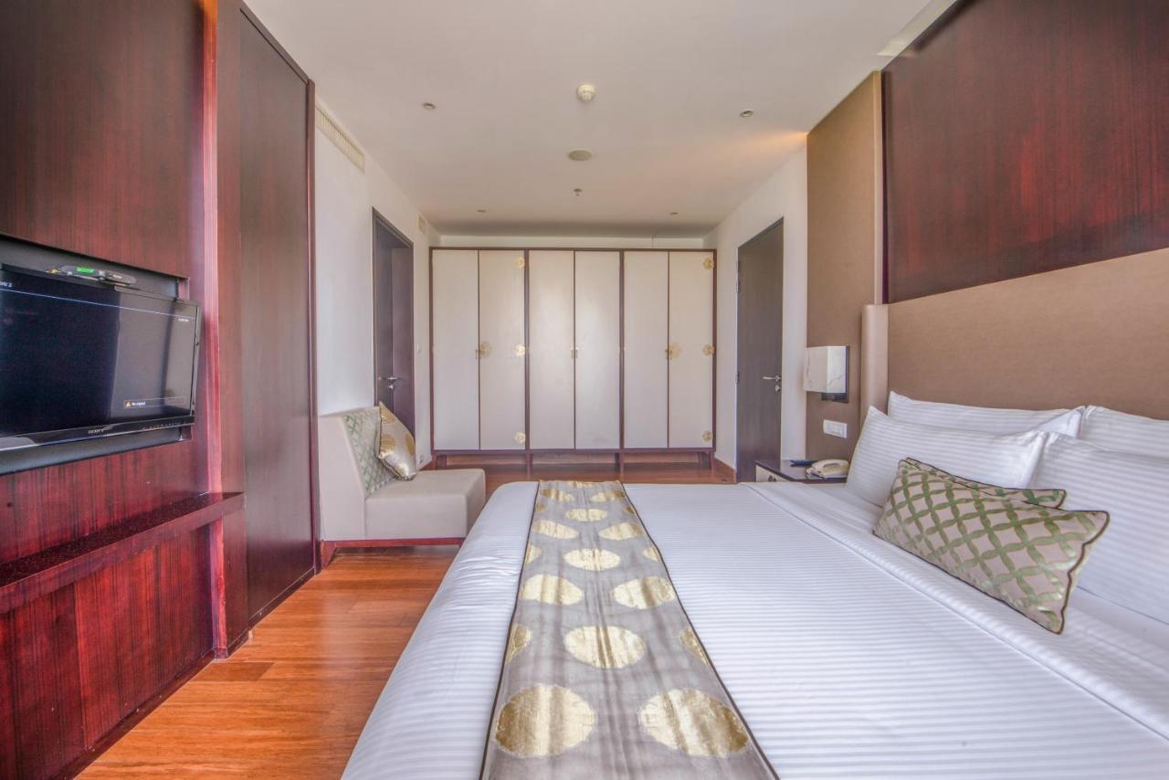 Executive Suite Including Both Way Airport Transfers