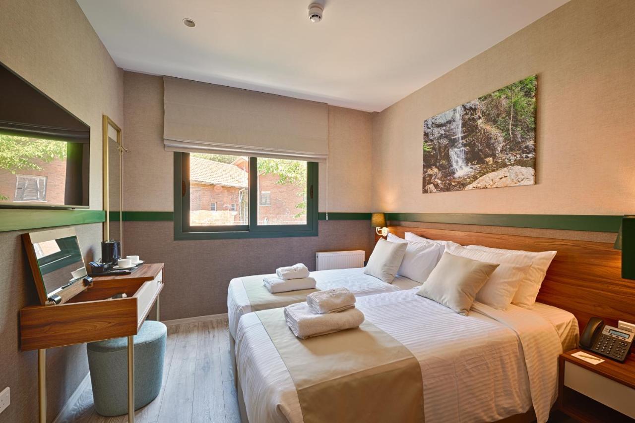 Double or Twin Room with Windows