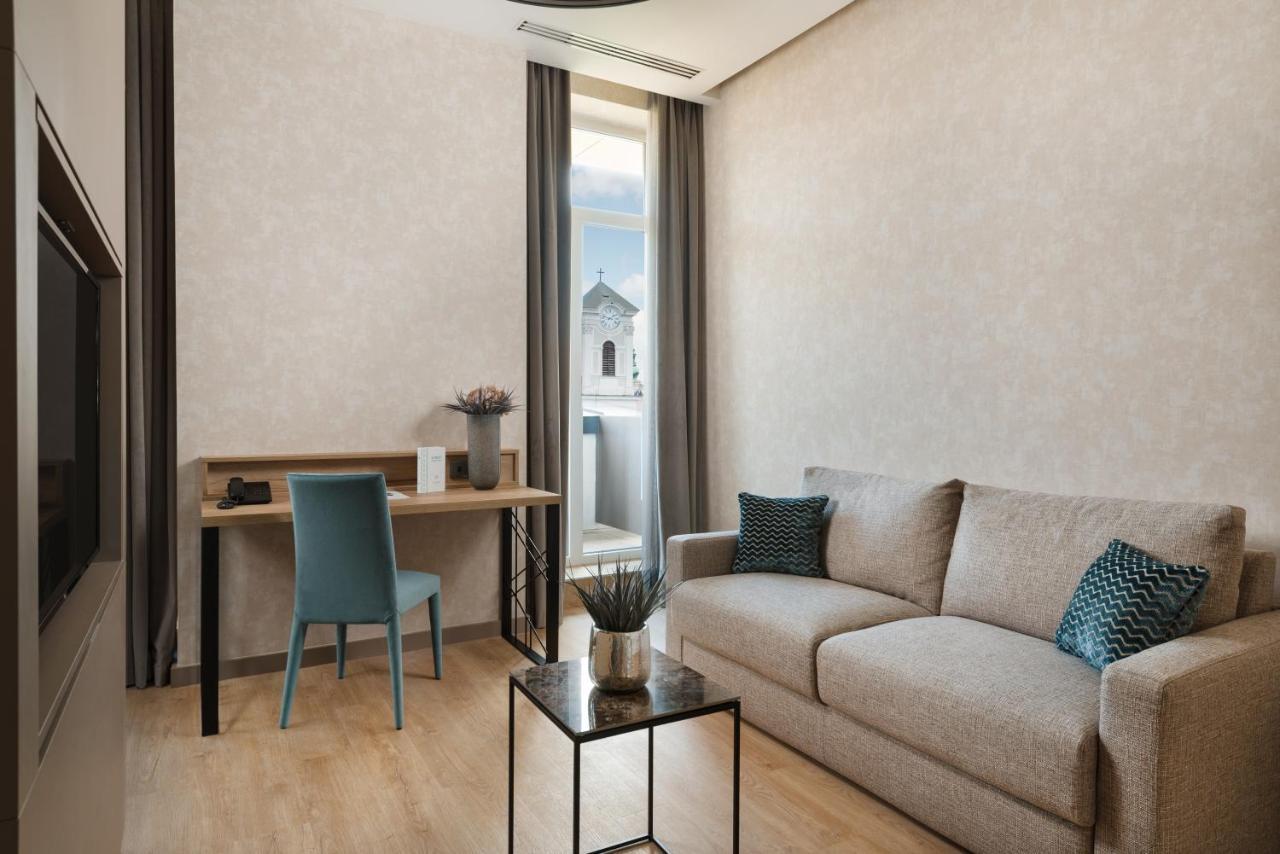 Executive Double Room with Street View