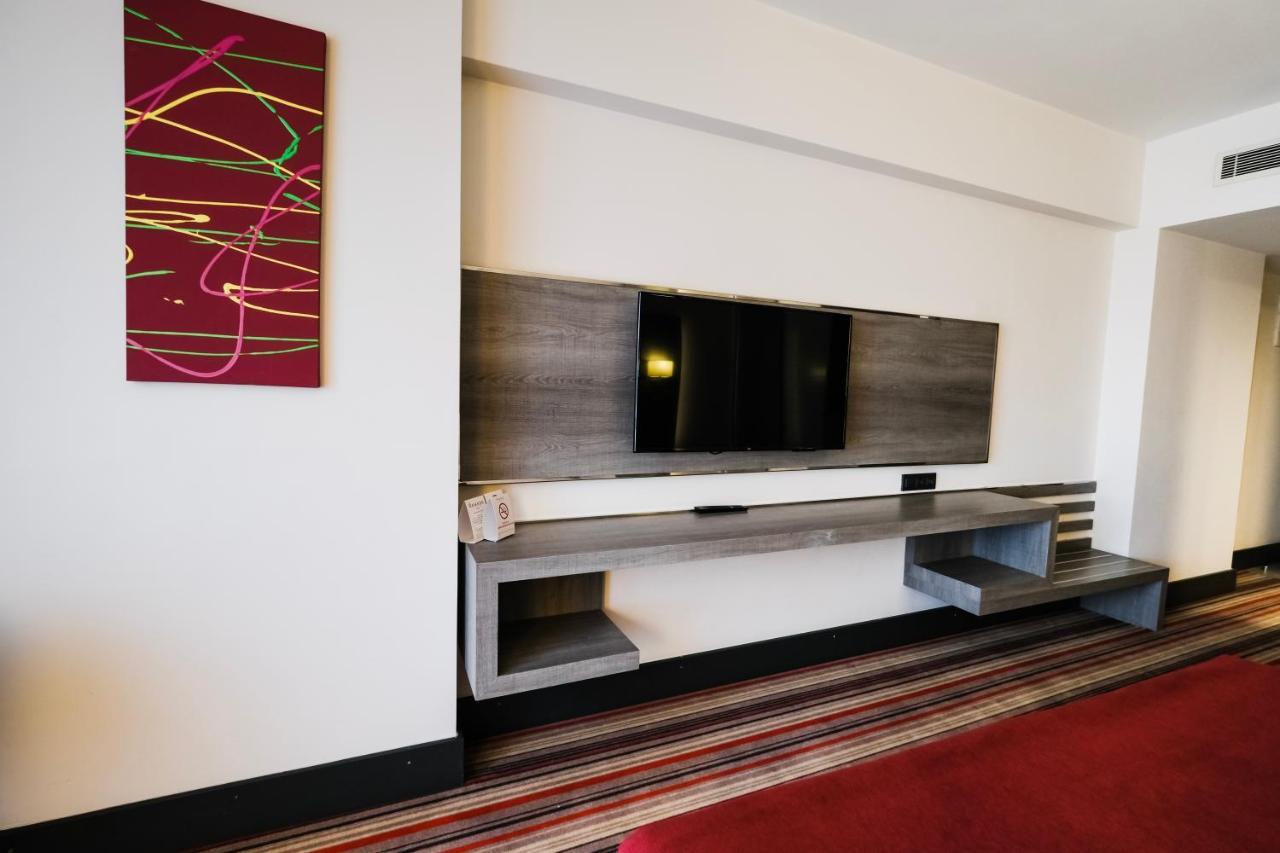 Queen Room - Mobility Access/Smoking