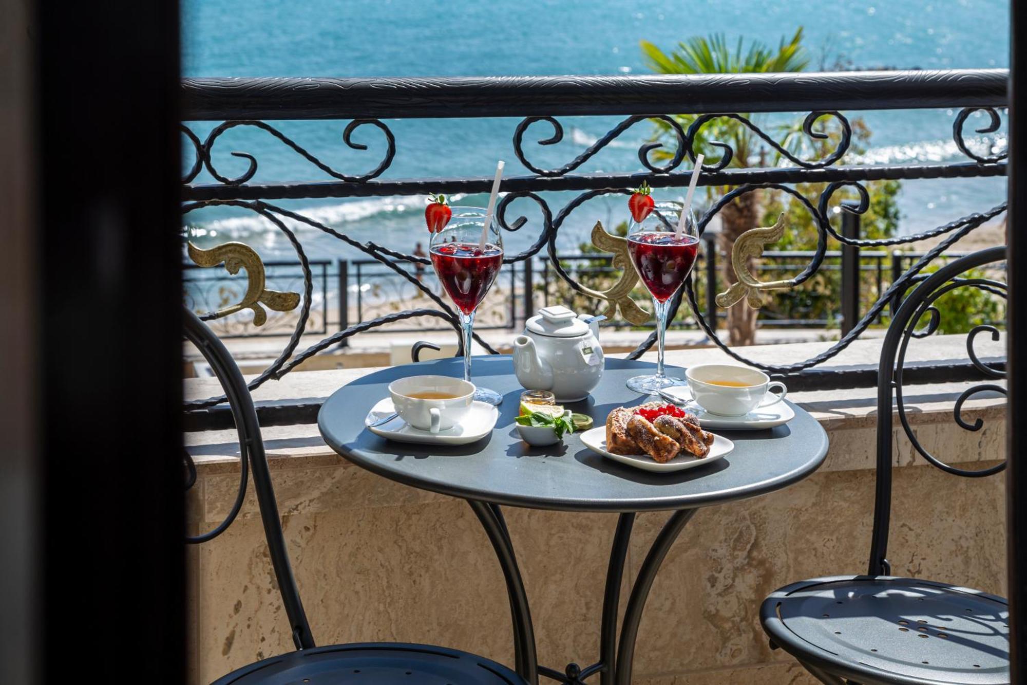 One-Bedroom Apartment with Sea View