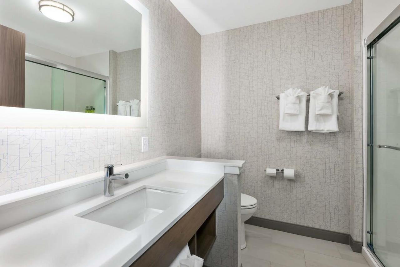 King Room - Mobility Access/Hearing Accessible