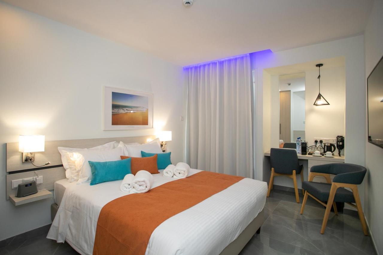 Queen Room with Queen Bed - Non-Smoking