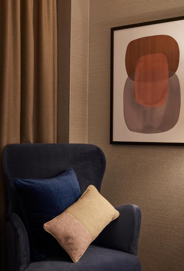 1 Queen Bed Premium with Jetted Bath