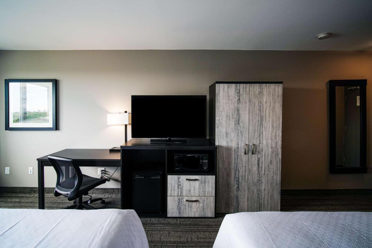 Queen Room with Two Queen Beds - Pet-Friendly/Non-Smoking