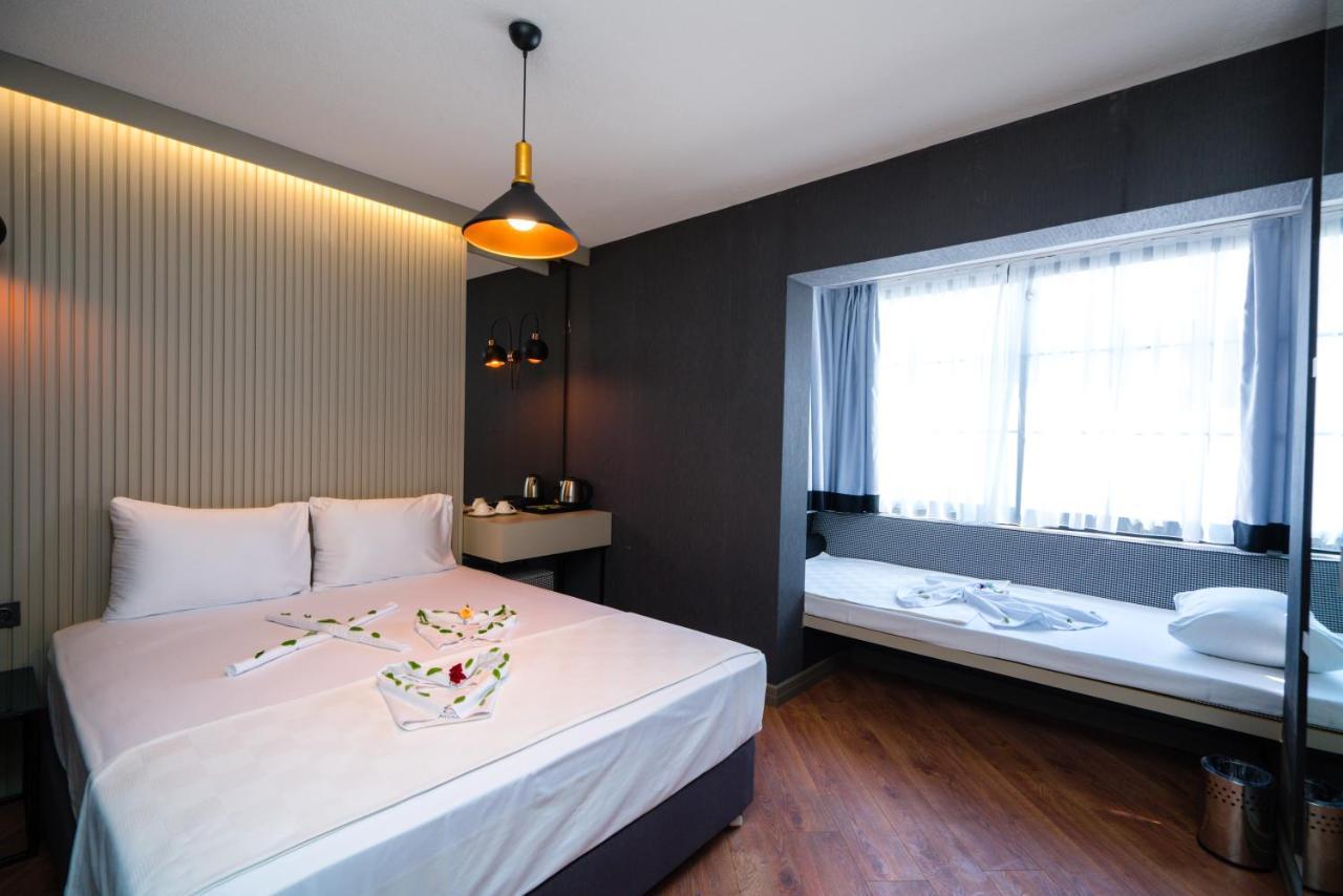 Deluxe Room (2 Adults + 1 Child)