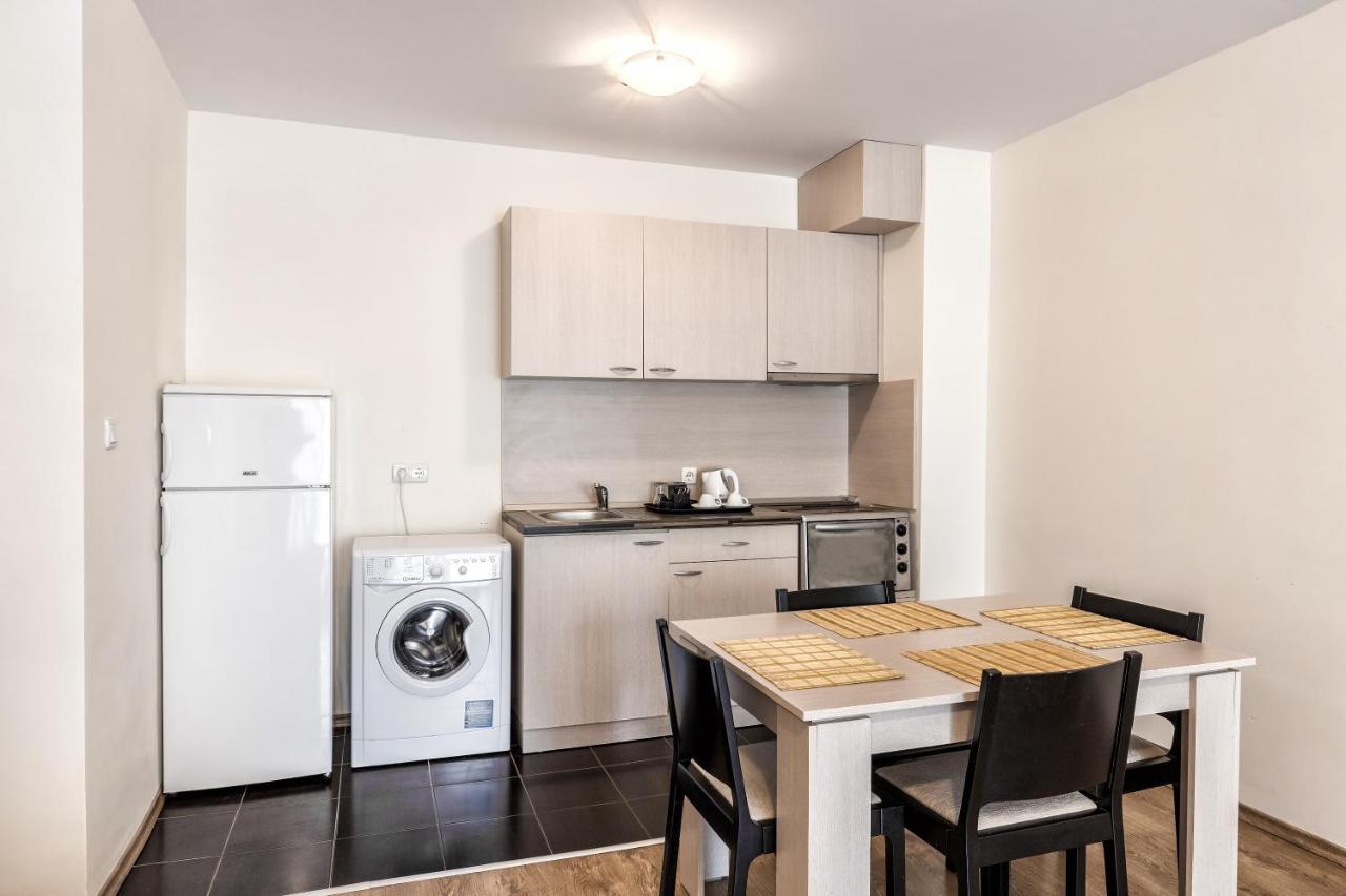 One-Bedroom Apartment with Balcony