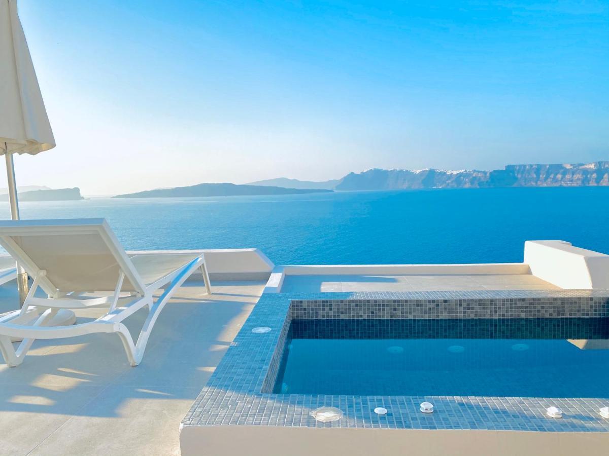 Superior Double Room with Outdoor Hot Tub and Sea Caldera Volcano View