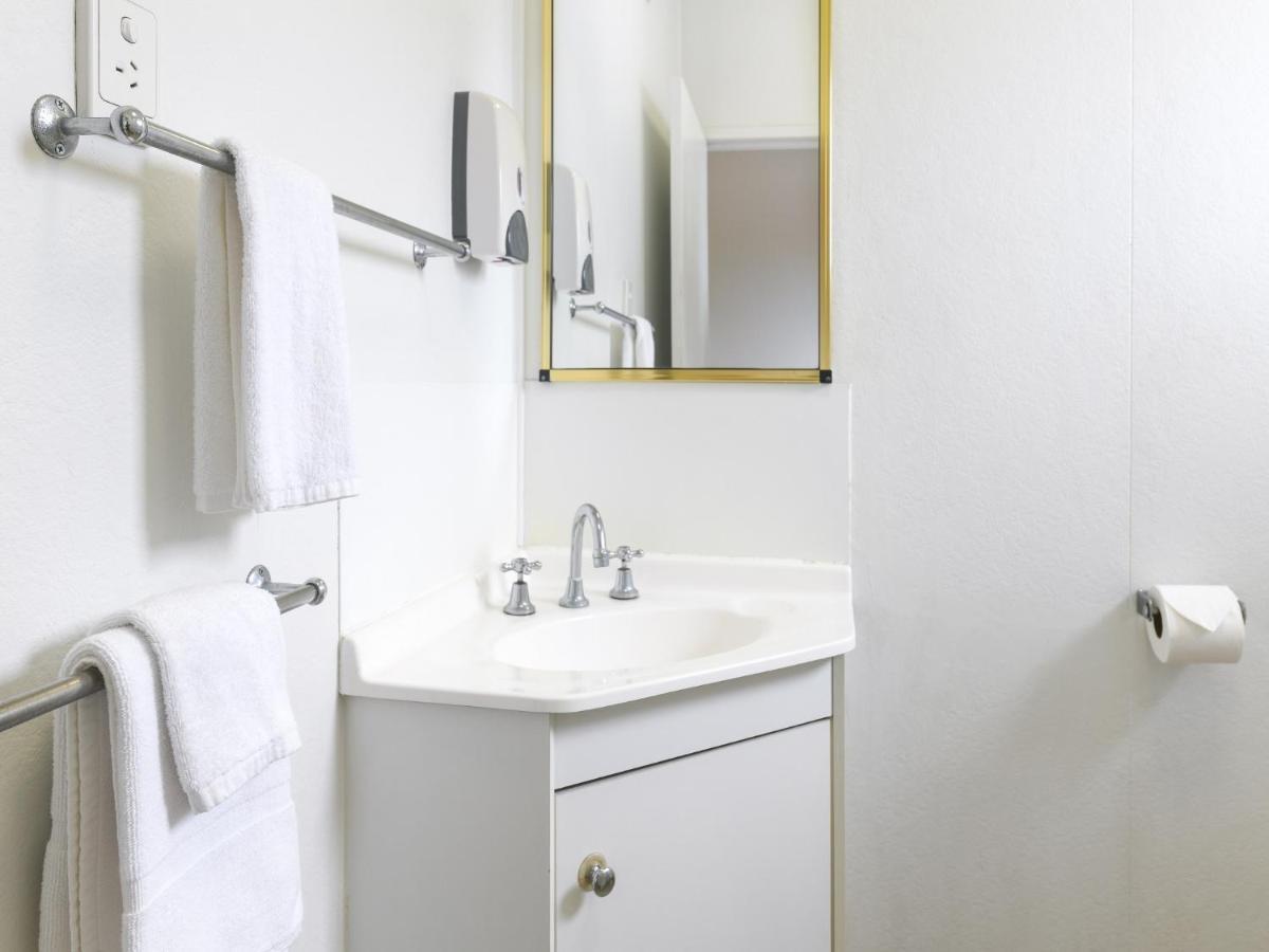 Standard Queen and Single Room