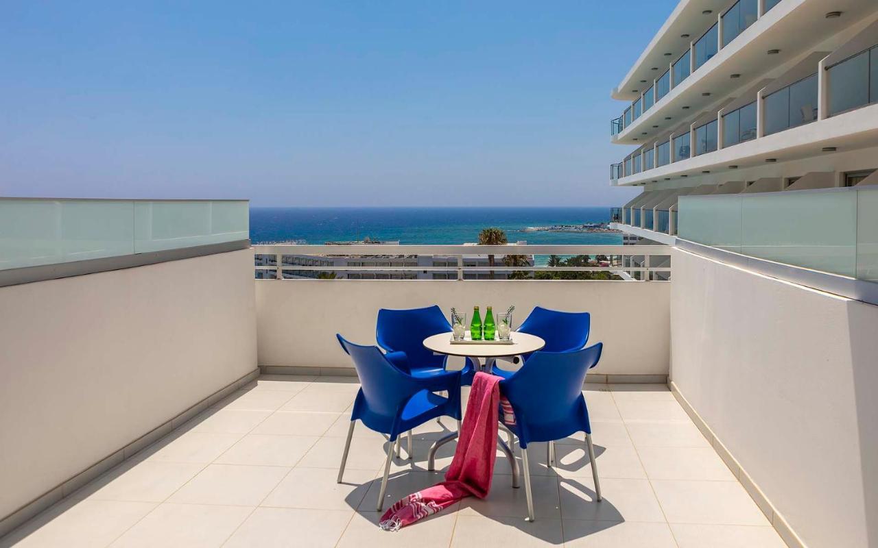 Family Room with Sea View