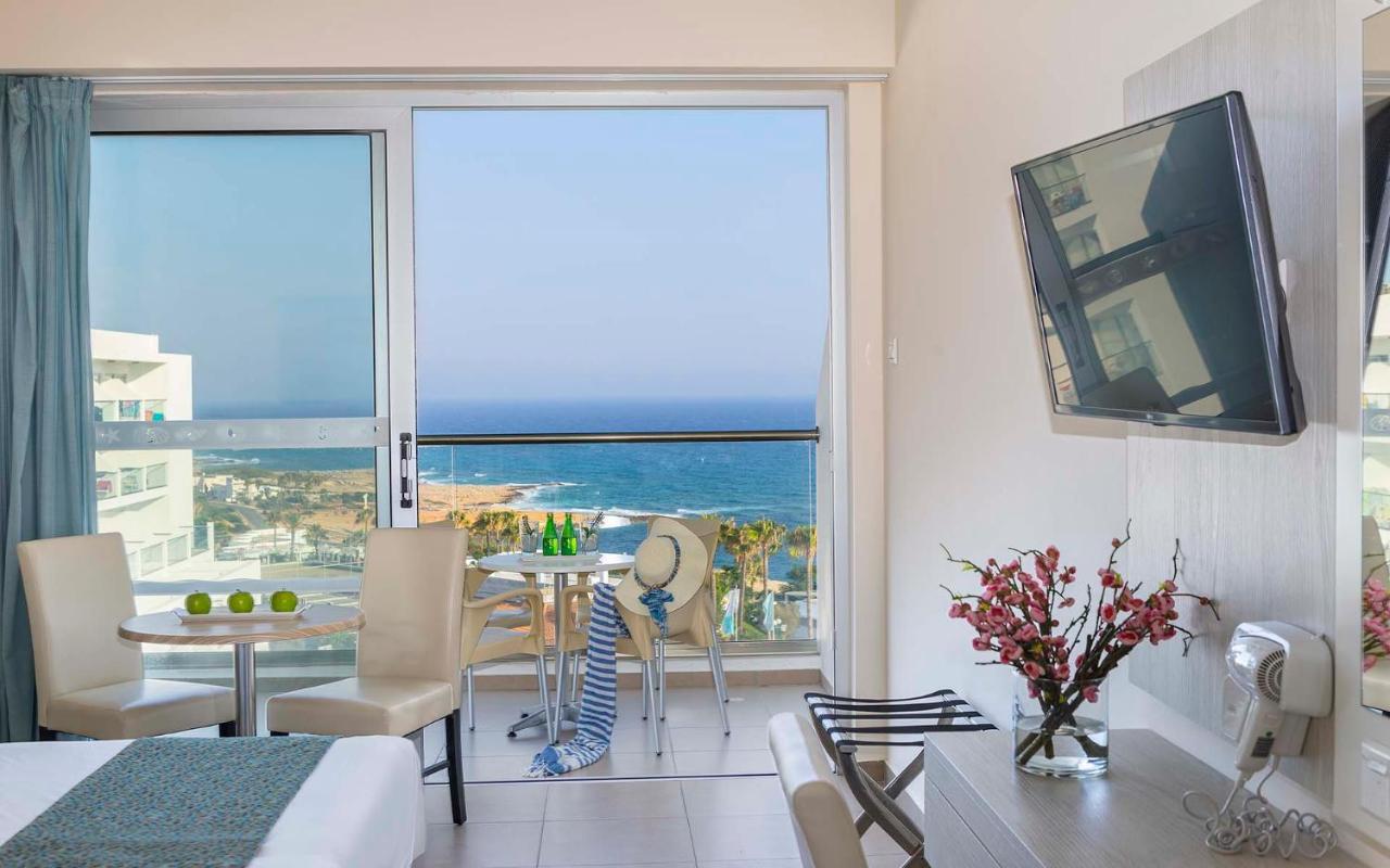 Double or Twin Room with Sea View