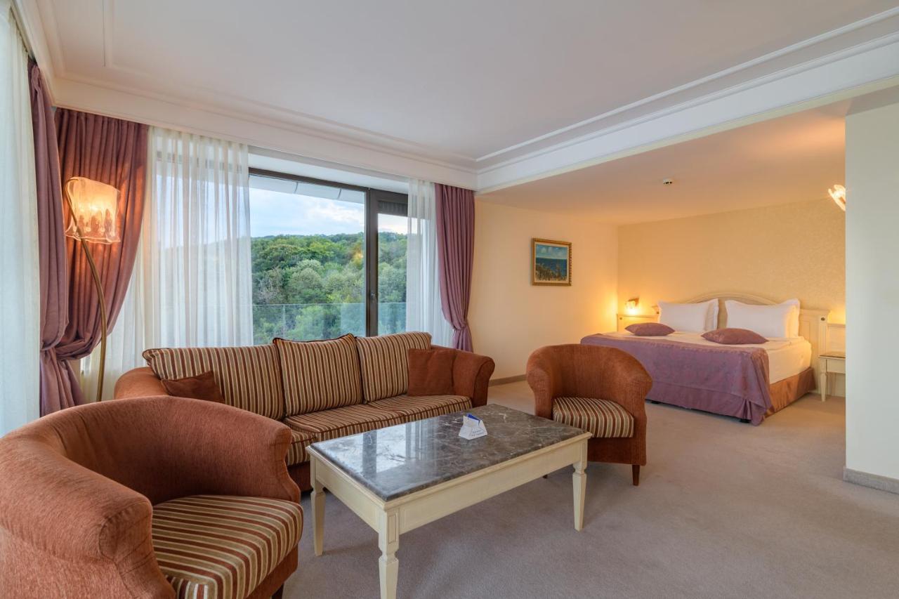 Deluxe Double Room with Balcony and Park View (2 Adults + 2 Children)