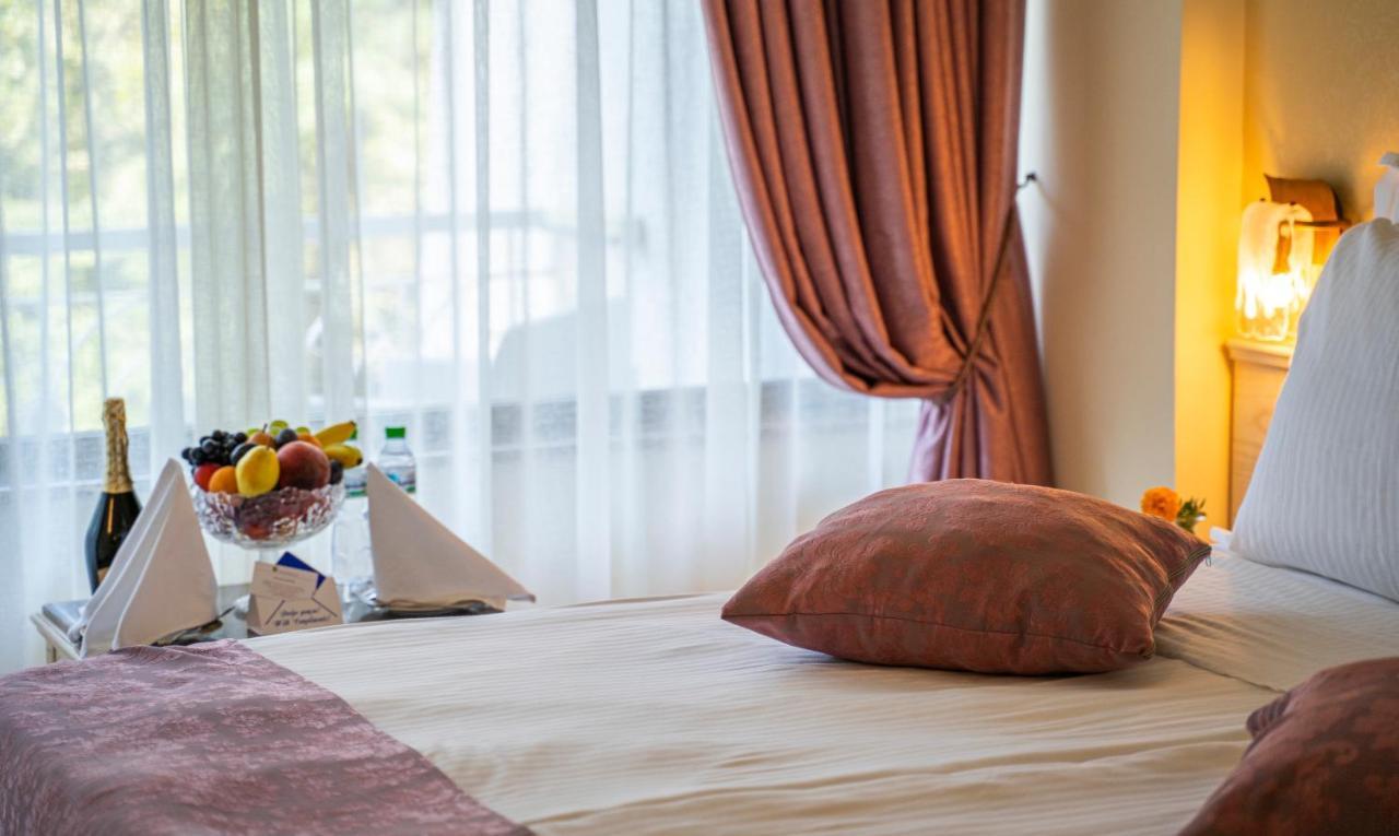 Standard Twin Room with Garden View and Balcony