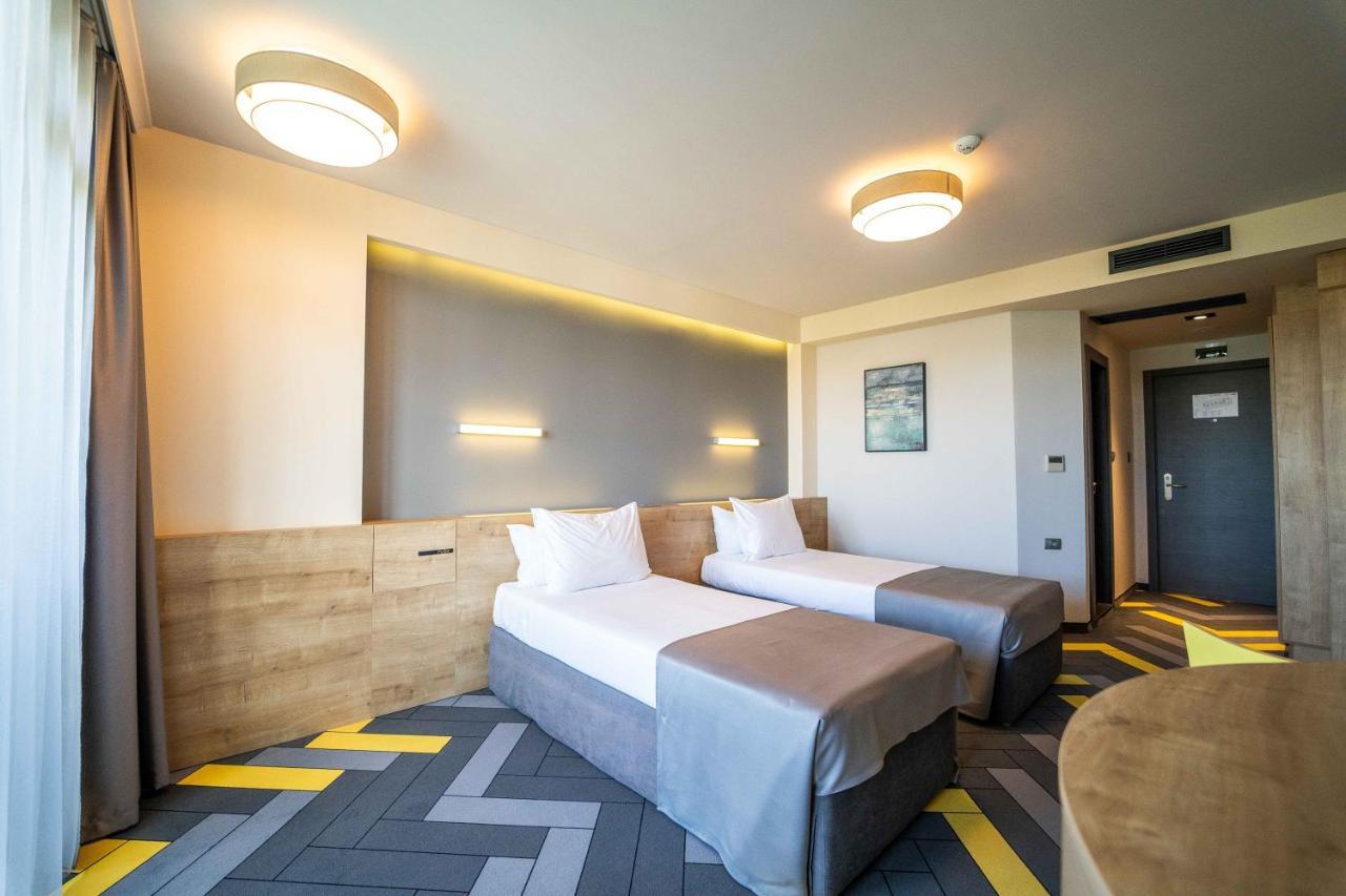 Promo Twin Room (2 Adults + 1 Child) - Free Mini-bar & Parking