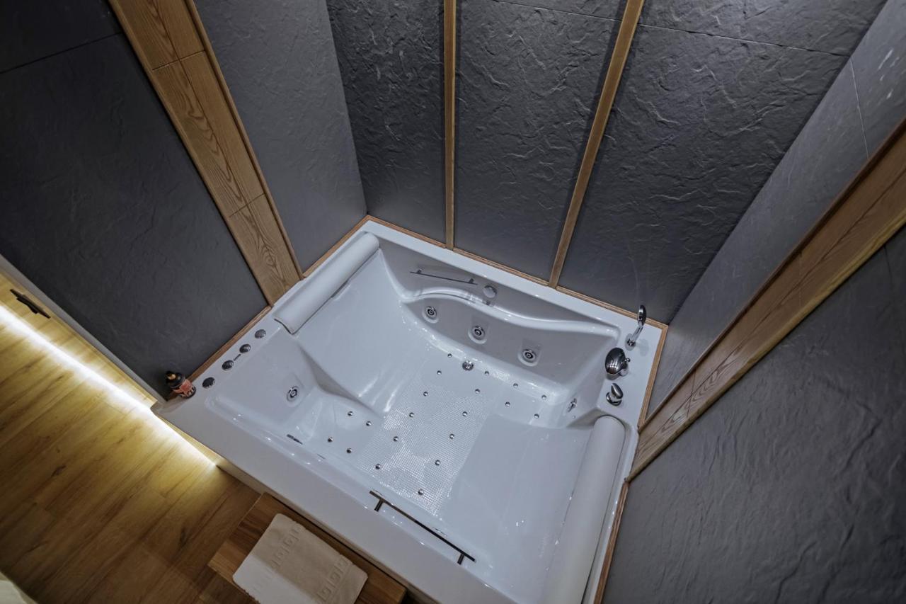 Superior King Suite