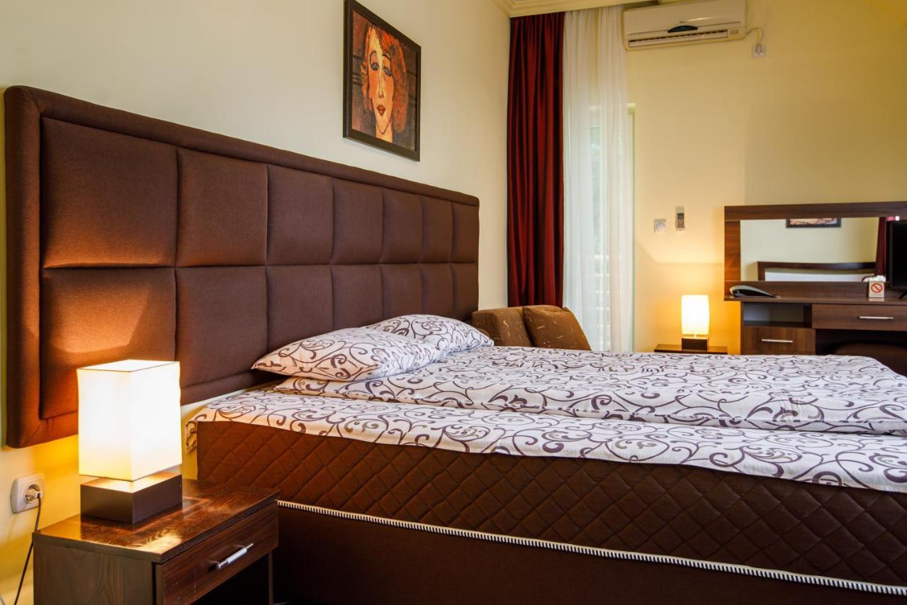 Economy Triple Room