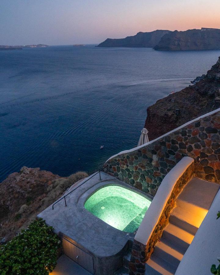 Althea Honeymoon Cave Suite with Caldera View & Hot Tub