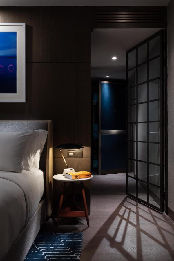 Corner King Room
