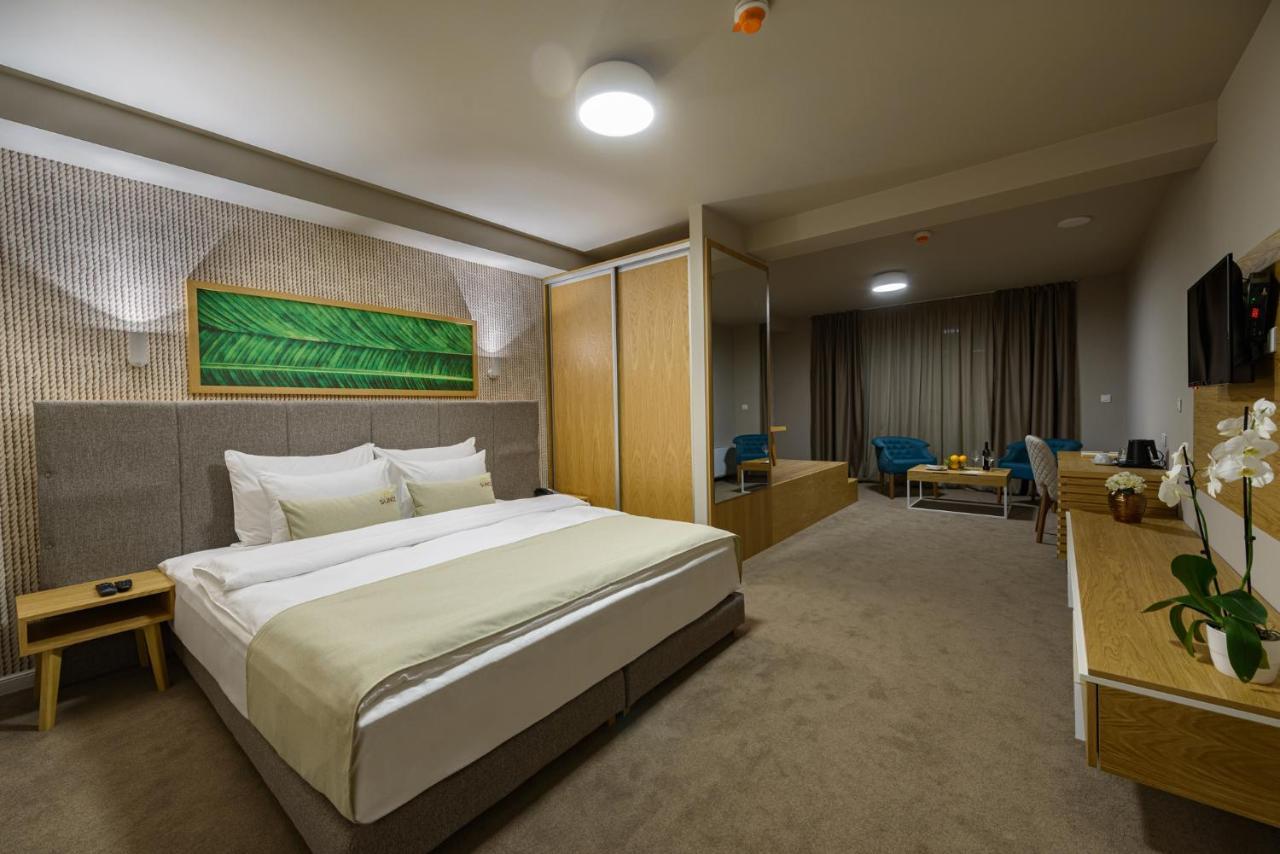 King Room with Spa Bath