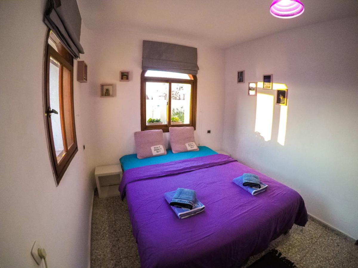 Double Room with Balcony and Sea View with shared bathroom
