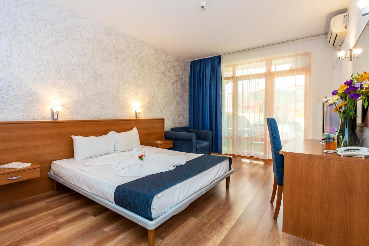 Triple Room with Pool View