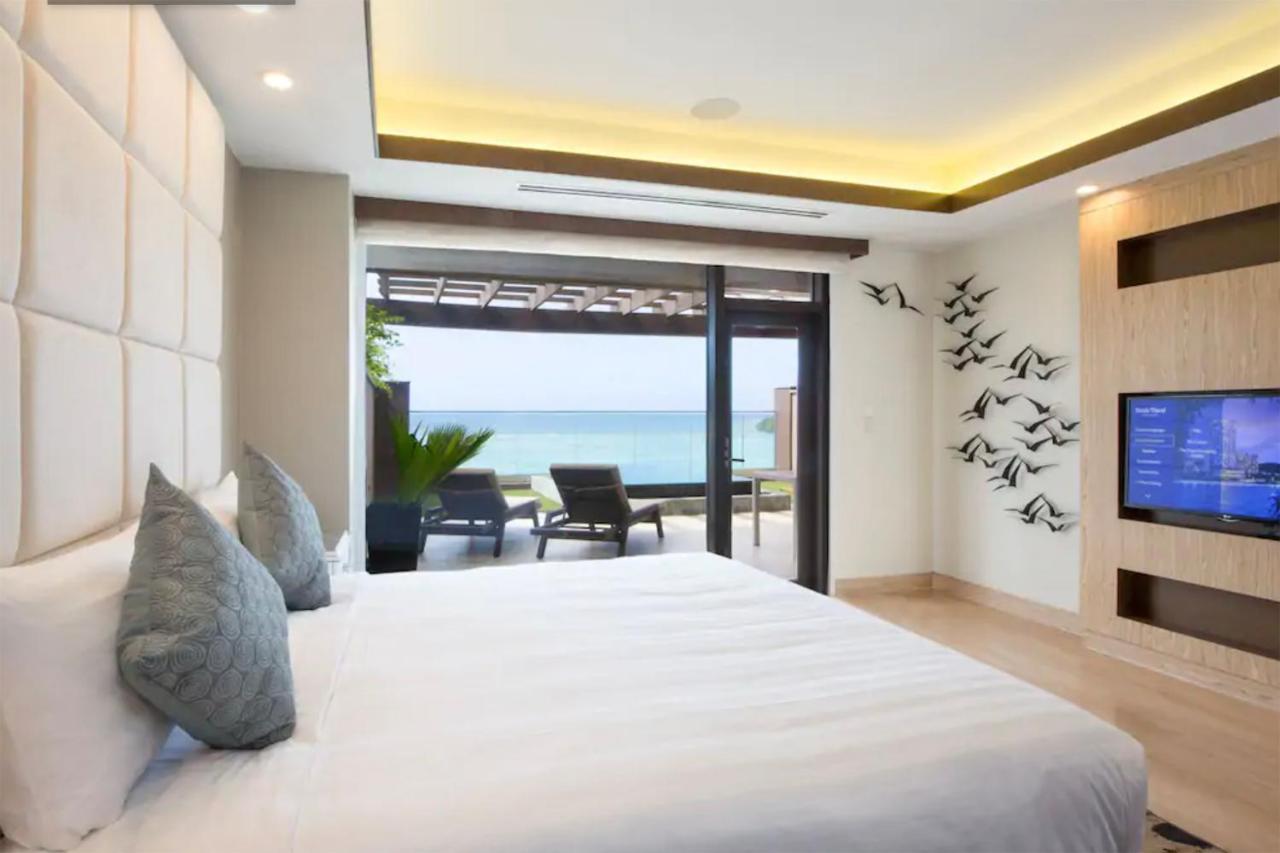 One Bedroom Oceanfront Villa King