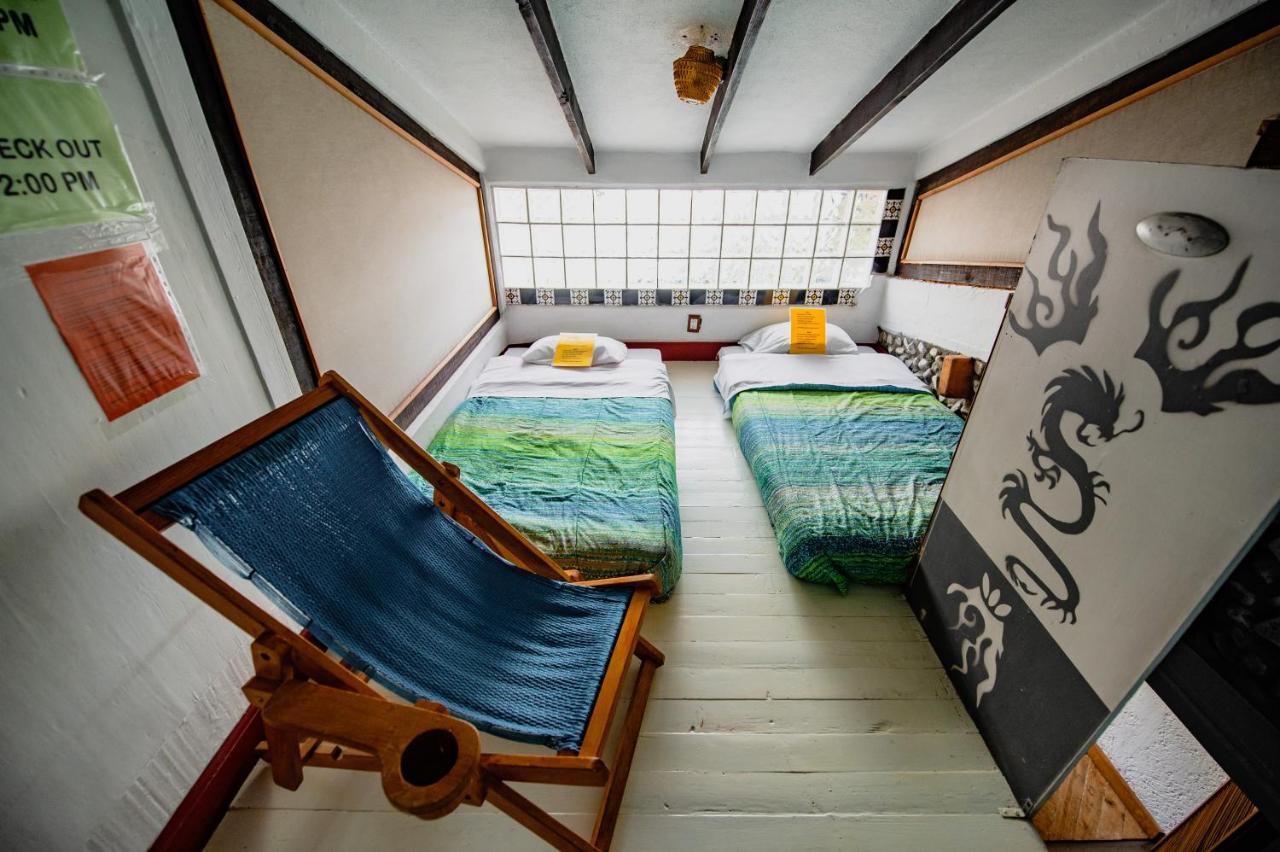 Basic Triple Room with Shared Bathroom