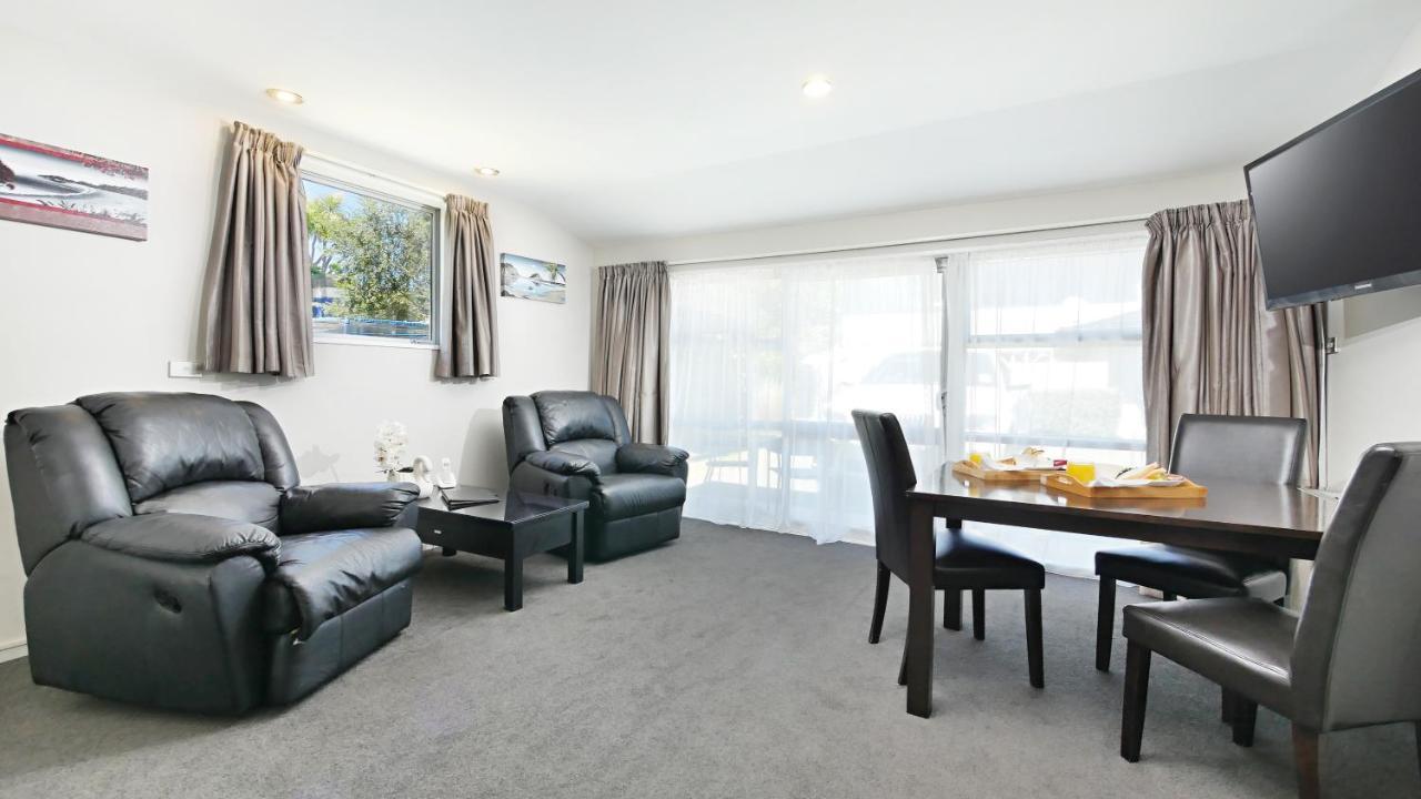 Deluxe One-Bedroom Apartment