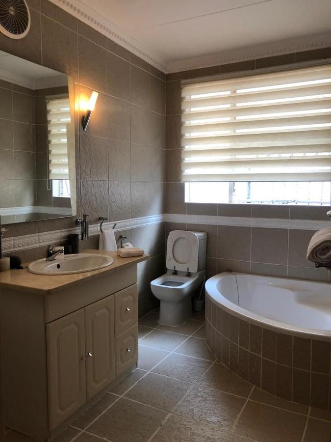 Basic Queen Room