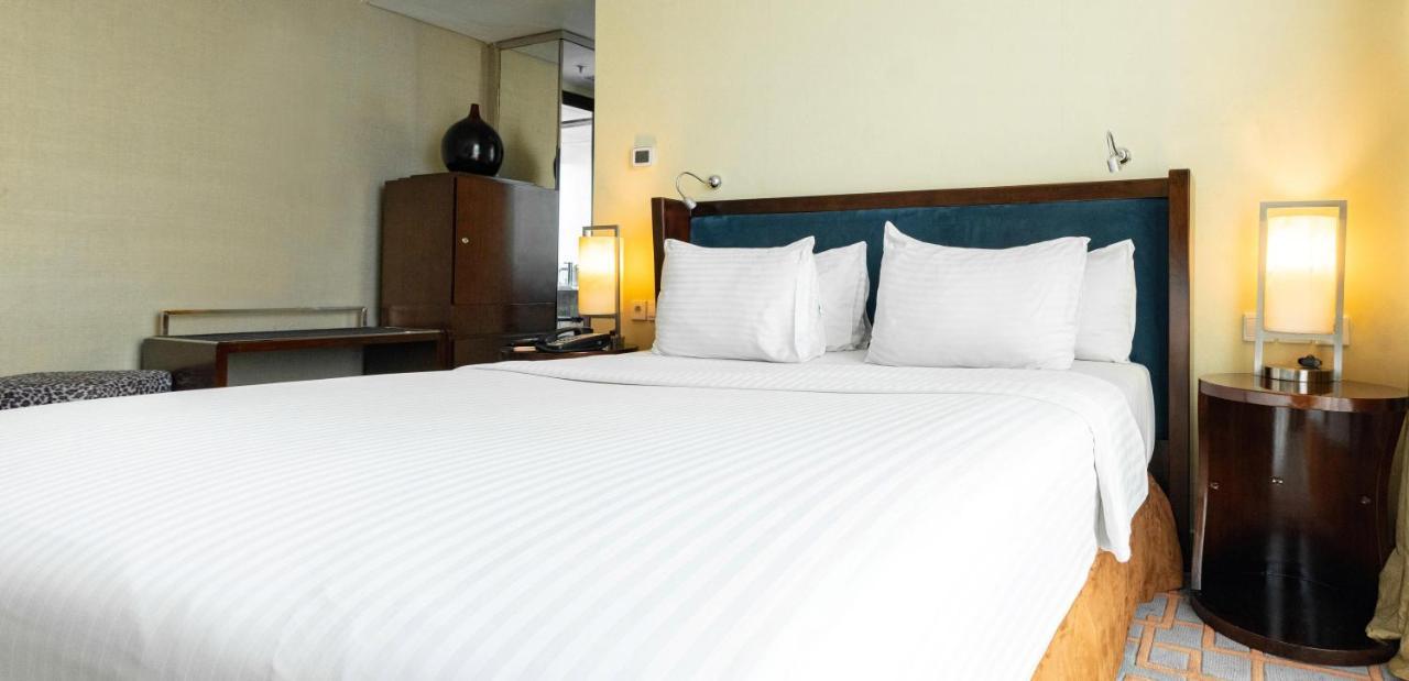 Deluxe Queen Bed - Smoking