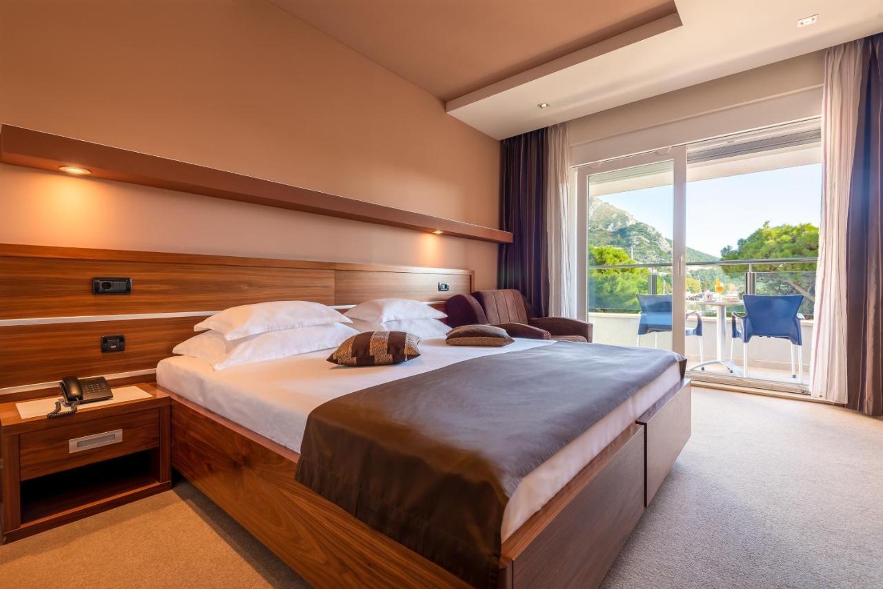 Double or Twin Room with Partial Sea View