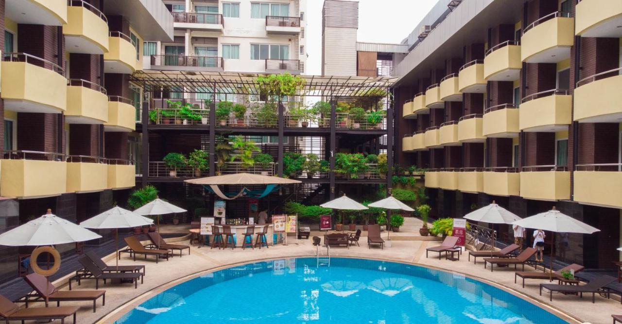 Deluxe Double Room with Pool Access