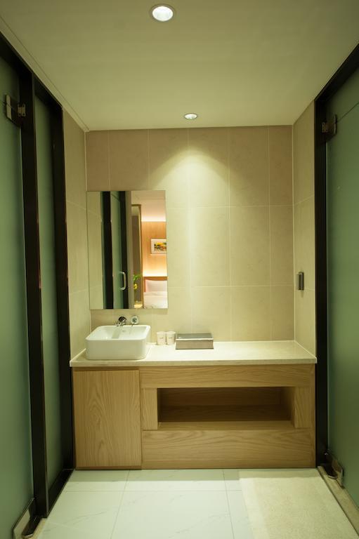 Family Room with Bath (3 Adults)