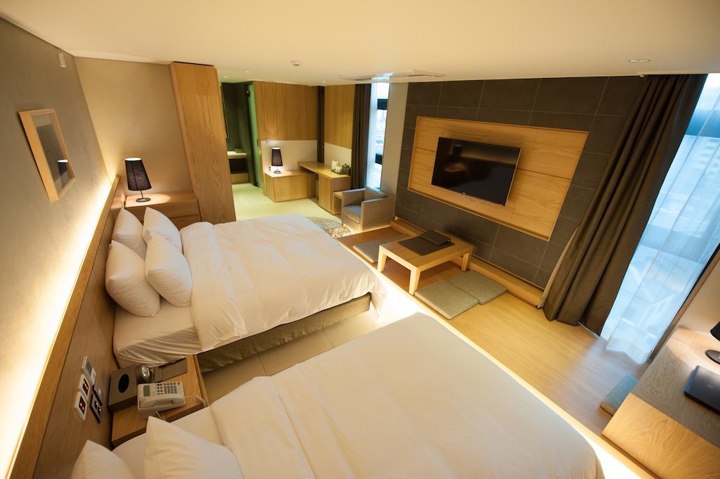 Deluxe Triple Room with Bath