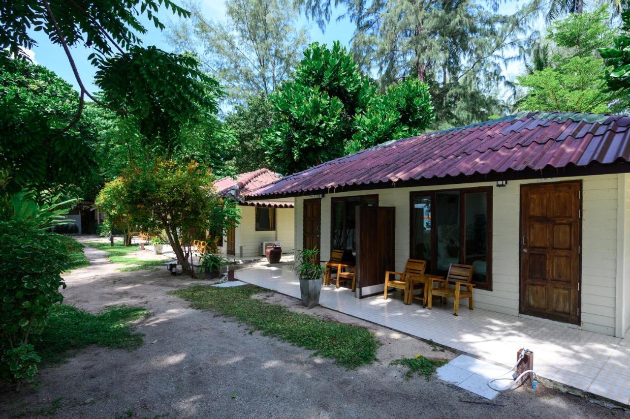 Bungalow Second Row with Sea View