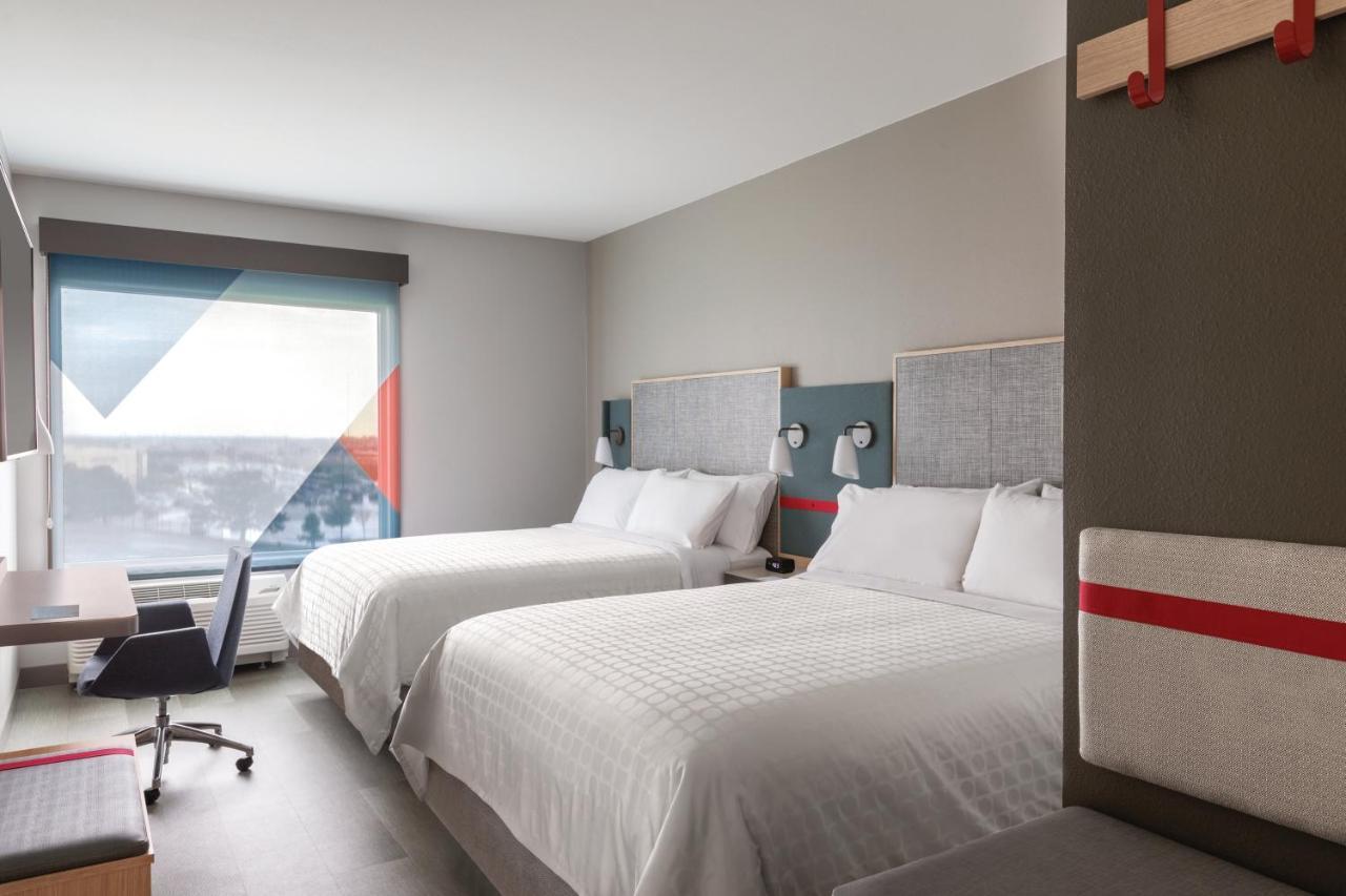 Standard Queen Room with Two Queen Beds and Mobility Accessible Tub