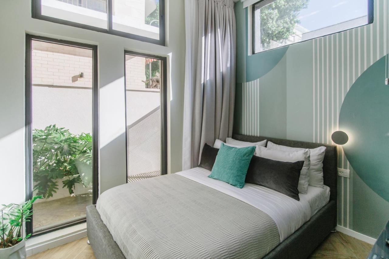 Side by side Studio rooms (no connecting door)