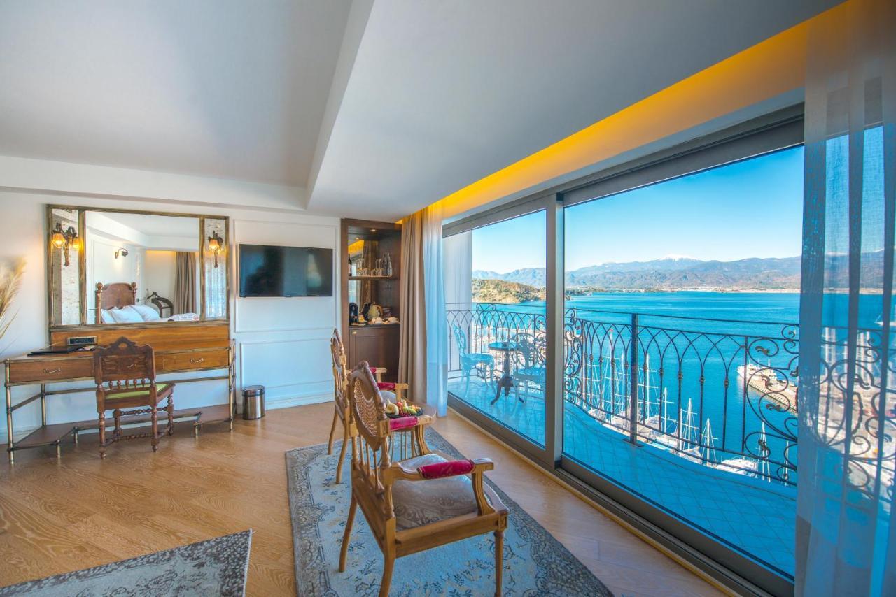 Deluxe Room with Hot Tub and Sea View