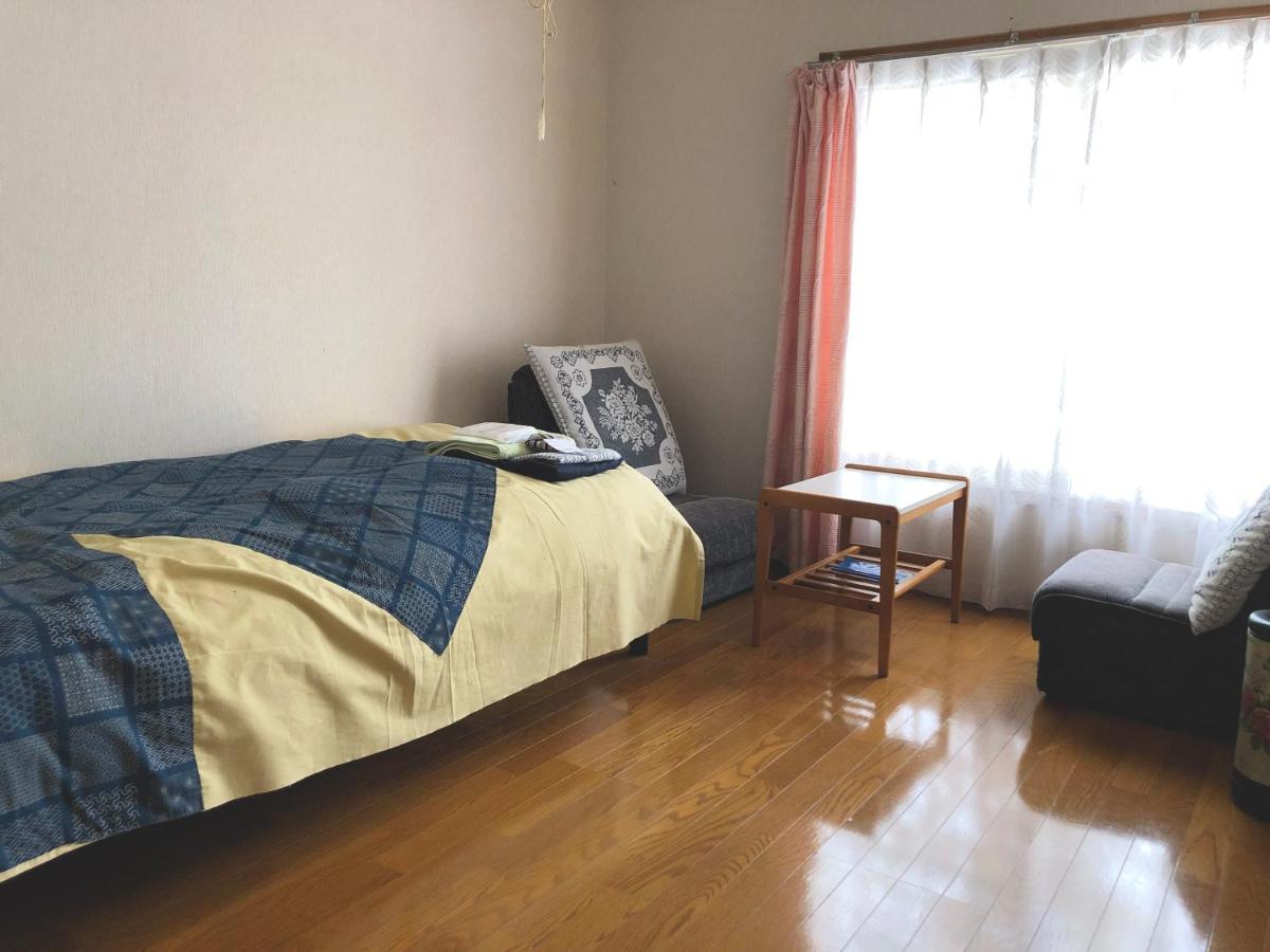 Single Room with Shared Toilet