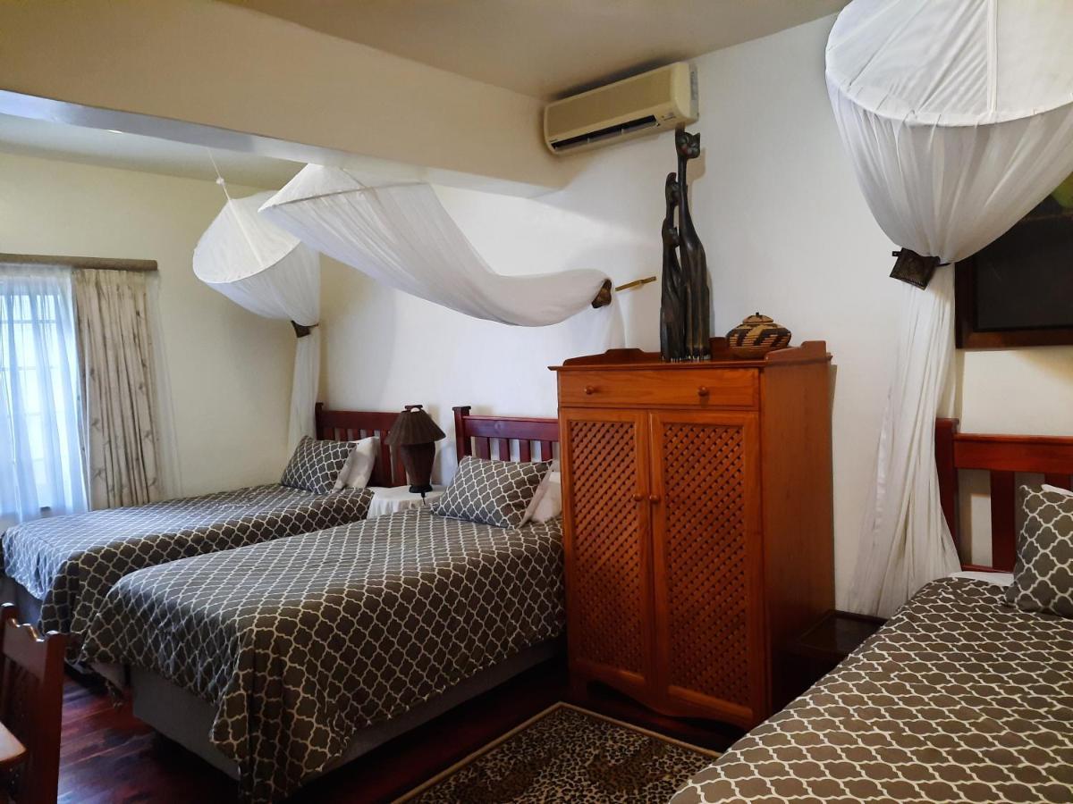 Deluxe Family Room (2 Adults + 3 Children)