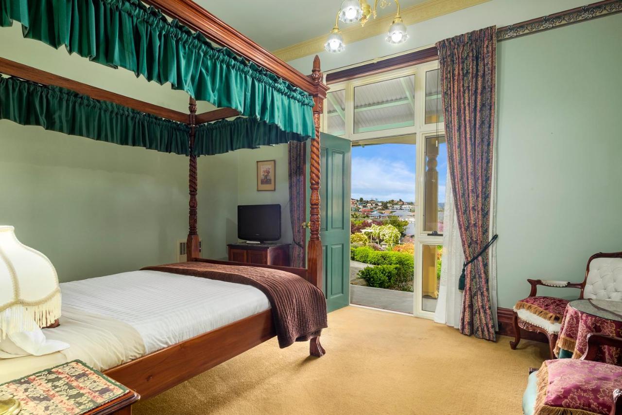 Queen Room with Garden View