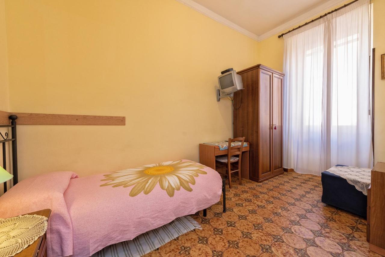 Single Room with Private External Bathroom