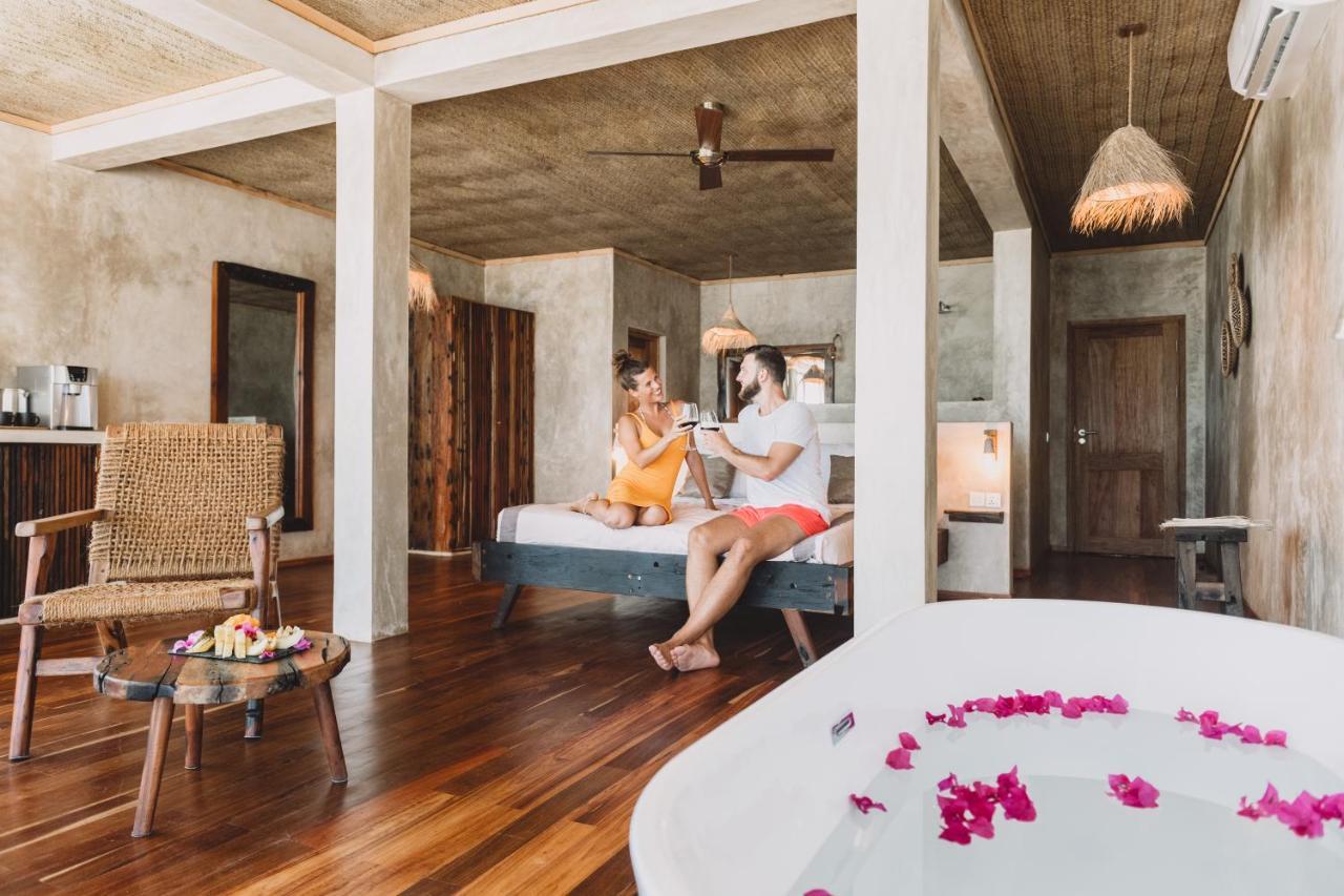 Deluxe Double Room with Balcony and Sea View