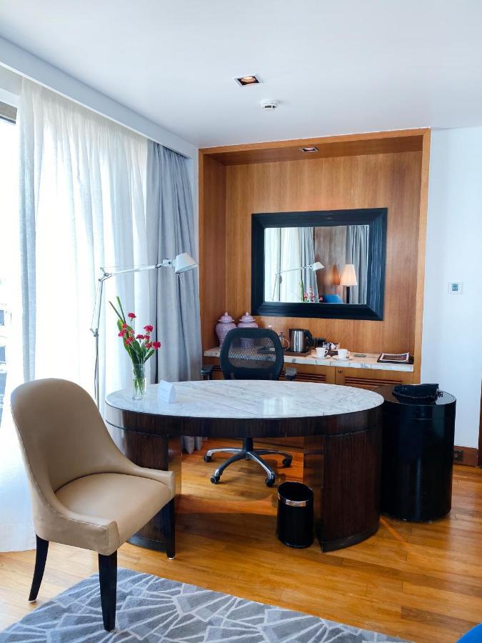 One-Bedroom Suite with Sea View